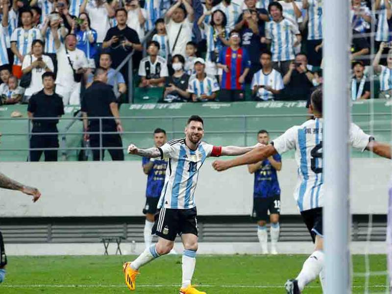 Lionel Messi celebrando su golazo que abrió el marcador ante Australia.