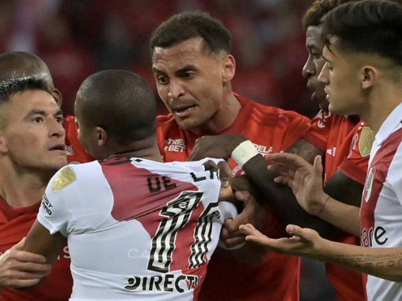 El partido entre el club argentino y hondureño fue de mucha intensidad.