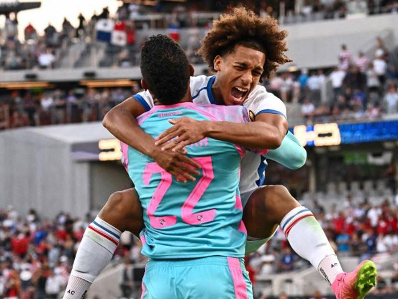 Adalberto Carrasquilla y Orlando Mosquera celebrando el pase a la final de la Copa Oro 2023.