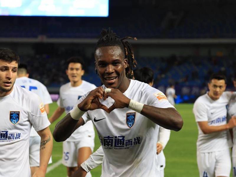 ”Roruca” celebró con mucha euforia su anotación.