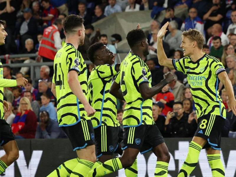 Premier League: Un Arsenal con diez jugadores se lleva el derbi