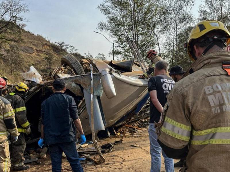 Al menos siete personas murieron y otras 27 fueron trasladadas a hospitales en Brasil tras fatal accidente que sufrieron aficionados del Corinthians.