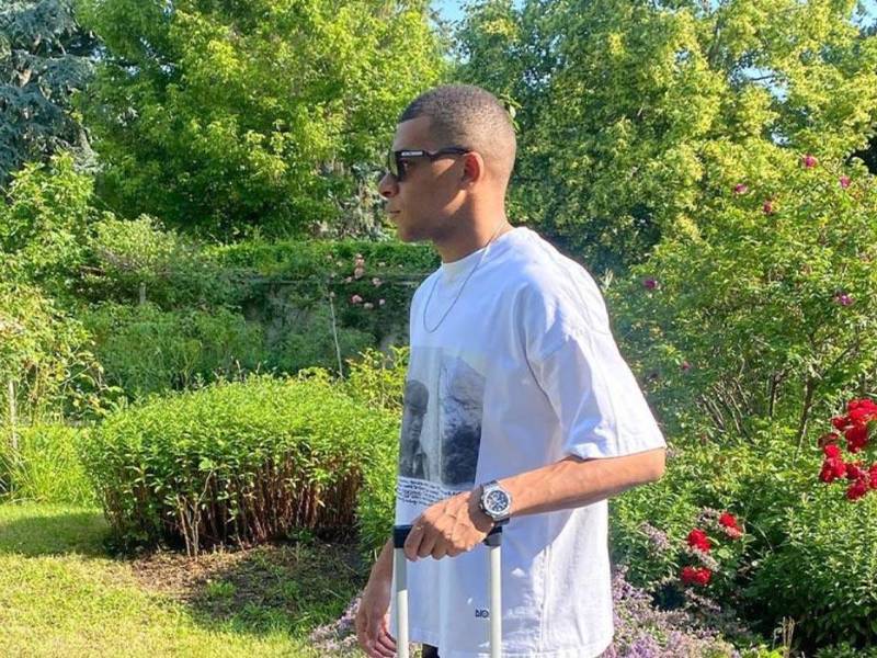 Este 31 de julio expira la cláusula unilateral de Kylian Mbappé para renovar hasta 2025 con el PSG. El astro francés le cobrará al París Saint Germain y el club le ha mandado una amenaza.