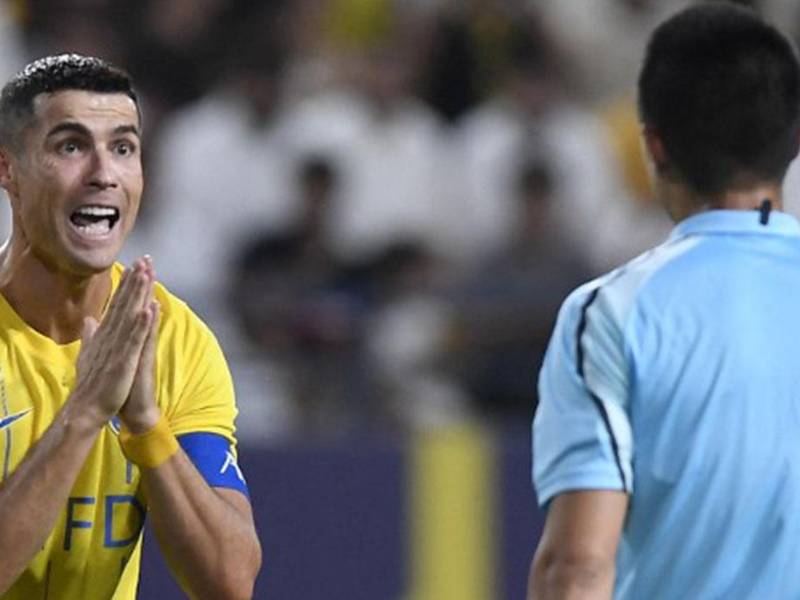 Cristiano Ronaldo no pudo contener su frustración por el arbitraje en la Champions League asiática y lo que hizo en Arabia Ssudita ha generado mucha indignación.