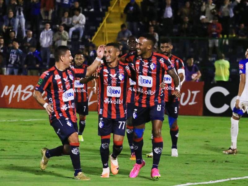 Jugadores del Cartaginés celebrando uno de los cinco goles.