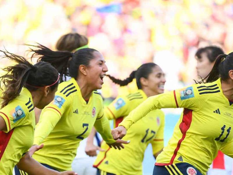 Jugadoras de Colombia celebrando uno de los dos goles marcados en la victoria ante Corea del Sur.