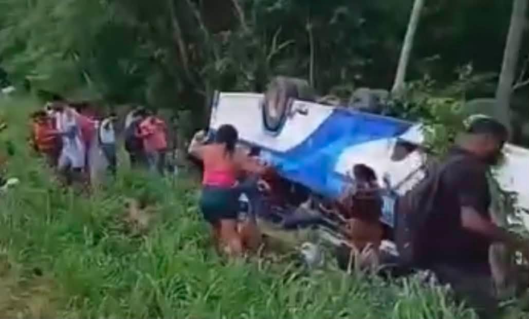 Cuatro muertos y 19 heridos deja fatal accidente de bus en Morazán, Yoro