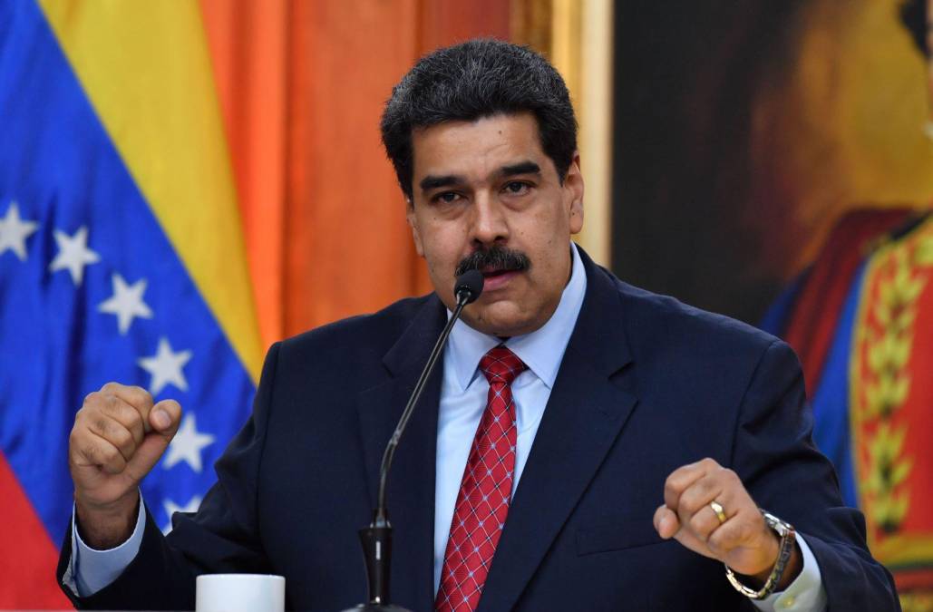 EEUU acusa a Maduro de ser el líder de el llamado cartel de Los Soles, formado supuestamente por autoridades venezolanas. Según el Departamento de Justicia, Maduro recibió US$5 millones por parte de las FARC en 2006 cuando era canciller en el gobierno de Hugo Chávez.