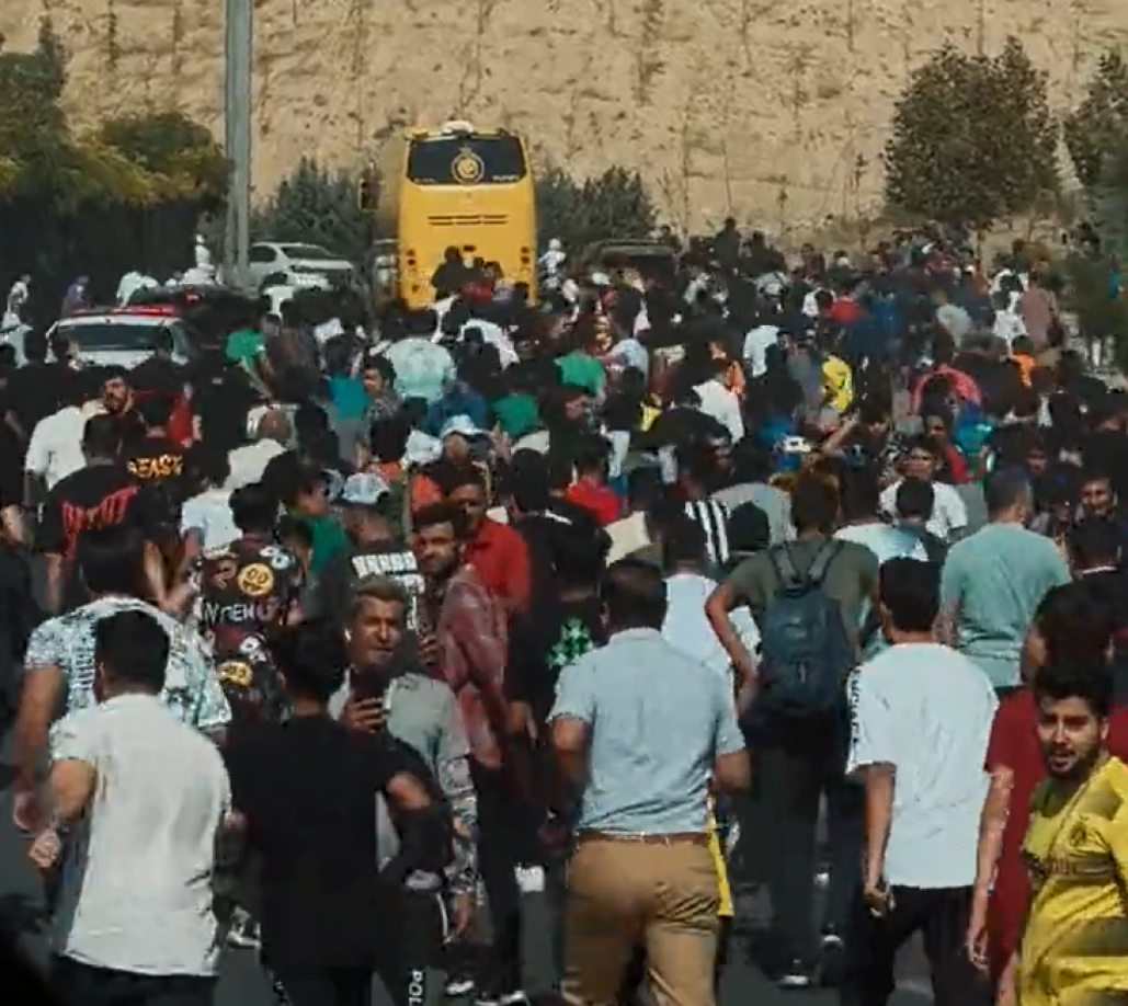 Desafortunadamente, no habrá hinchas el martes en el estadio Azadi, el más grande del país con 90.000 plazas, debido a una sanción de la Confederación Asiática (AFC) tras la publicación en 2021 de un post controvertido en la página Instagram del Persépolis.