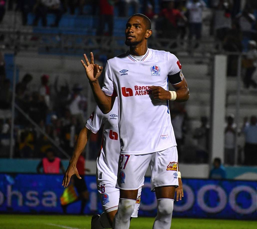 El delantero hondureño continúa activo en el fútbol profesional con 36 años y juega para el Olimpia de la Liga Nacional como capitán. Es el goleador del equipo.