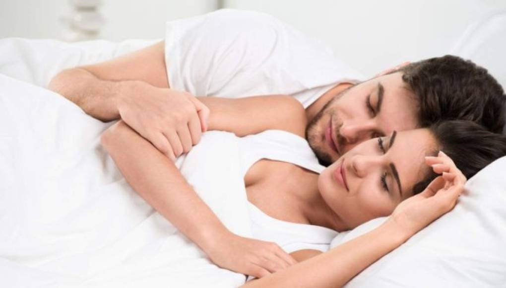 ¿Necesita dormir mejor? Busque pareja