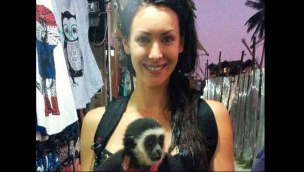 Ex Miss Universo desata la ira por un mono