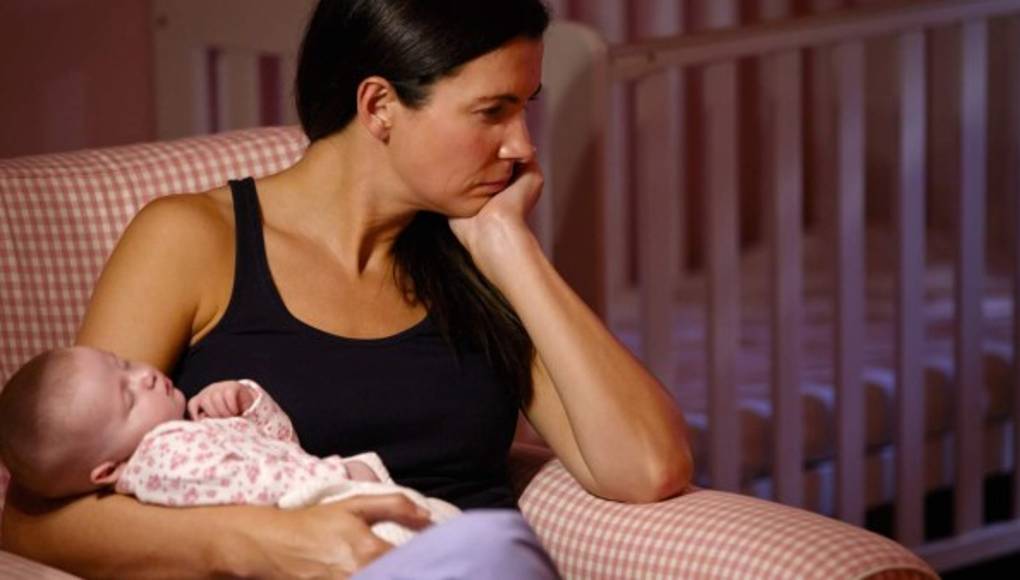 Pediatras pasan inadvertida la depresión materna