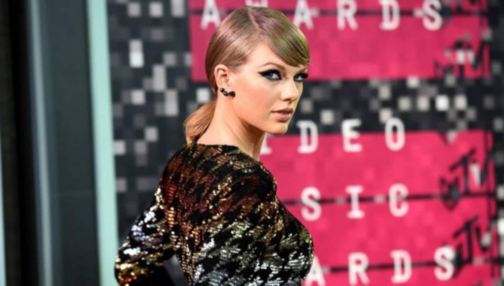 Acusan a Taylor Swift de racista