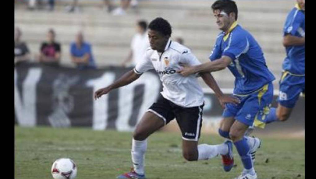 Valencia II fue su destino en la campaña 2012/2013, siempre en la tercera división, donde jugó 31 partidos y anotó un gol.
