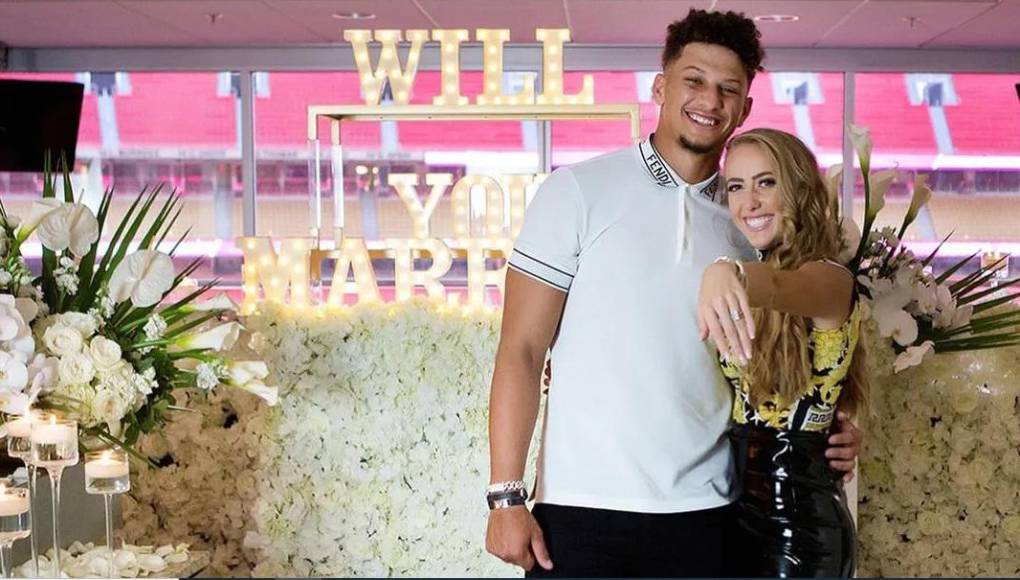 Ocho años después de conocerse, la pareja se comprometió en septiembre de 2020, poco después de que Mahomes ganara su primer Super Bowl con los Chiefs, más tarde ese mismo mes, ambos anunciaron la llegada de su primer bebé, Sterling Skye, que nació en abril de 2021.