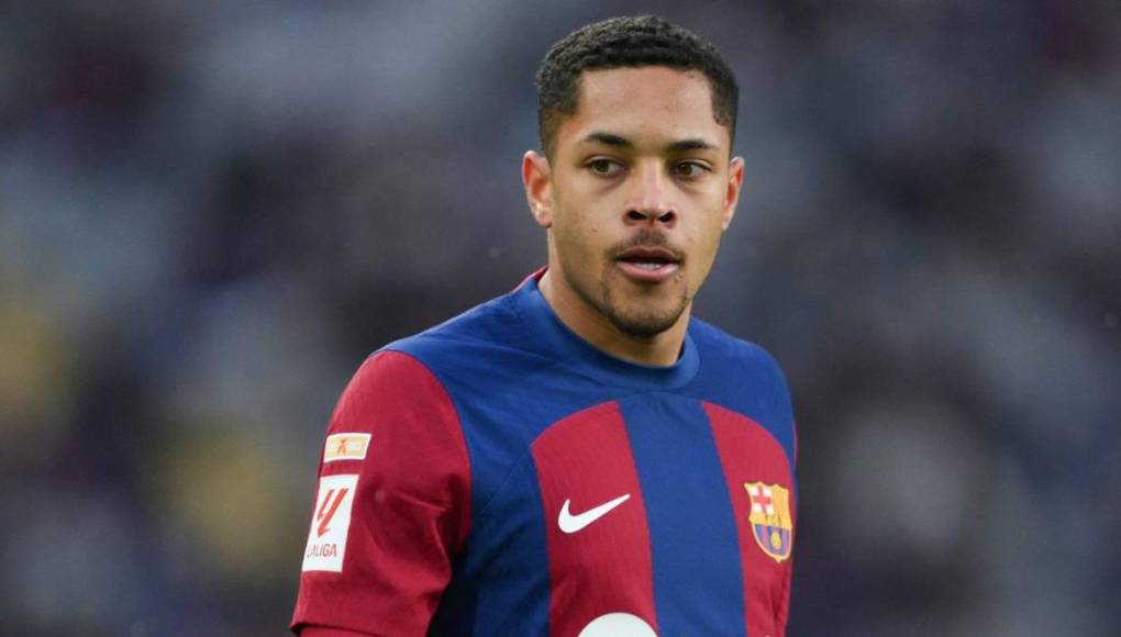 Si Xavi se queda, el brasileño Vitor Roque podría irse del Barcelona ya que no entra en los planes del estratega.c