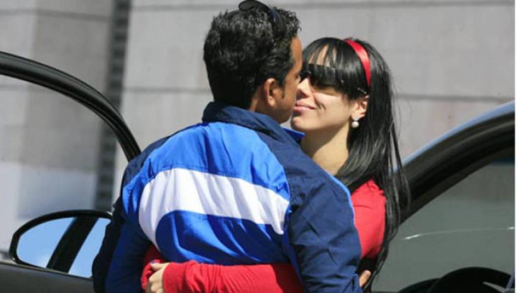 Para el Mundial del 2010, al cual Honduras estuvo en dicho evento deportivo, Lazzaroni era novia del exfutbolista Dani Turcios, quien ahora es director técnico de la reservas del Olimpia.