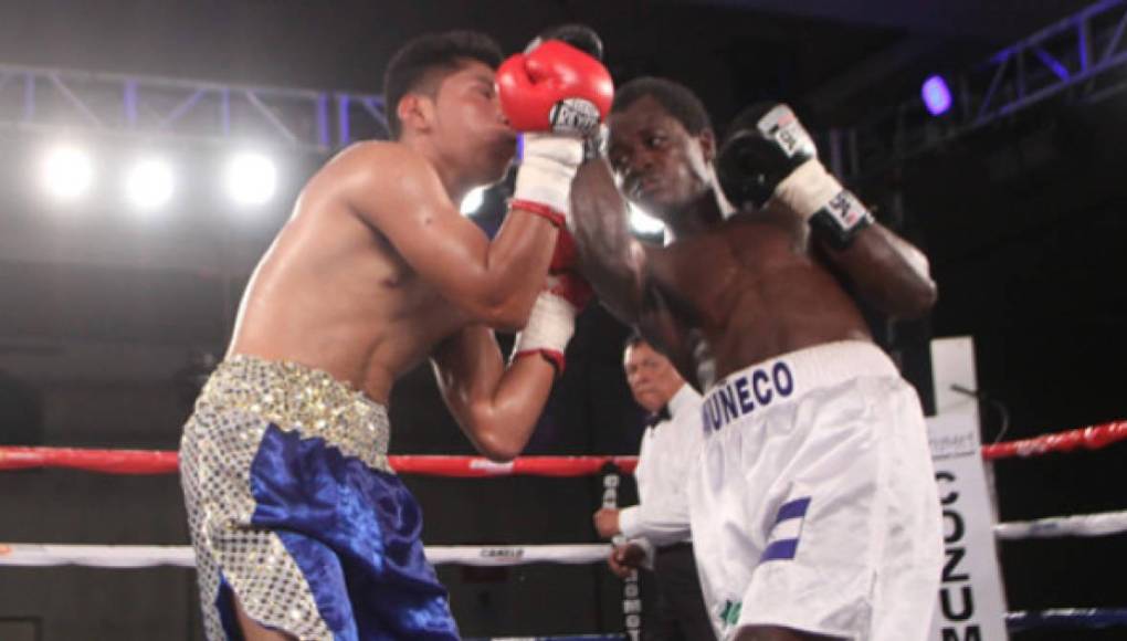 “Empecé viejo”, narró el “Muñeco”. Pero recordó con mucho orgullo que vivió grandes momentos dentro del ring, con peleas en Honduras, Nicaragua, México y por Europa. 