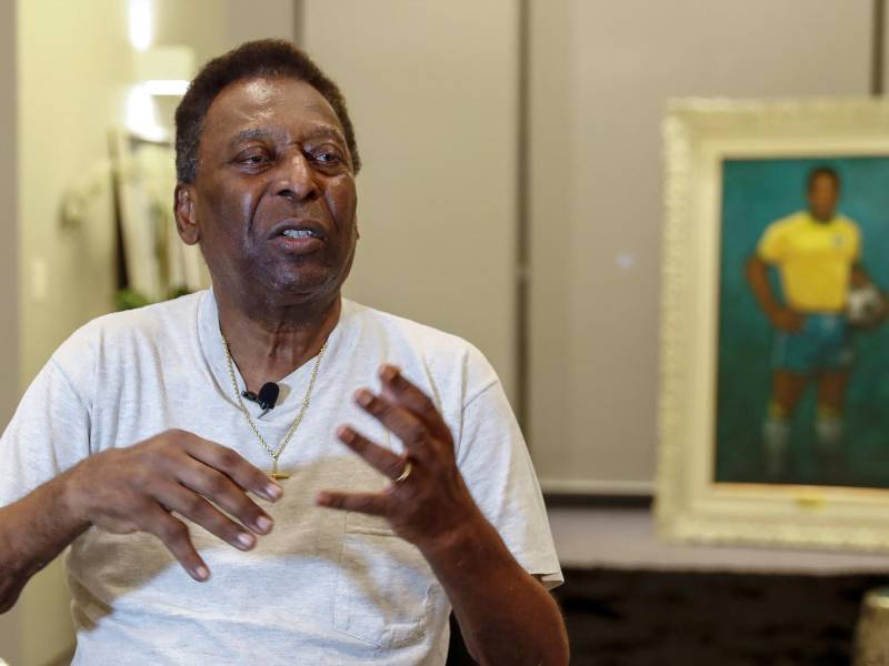 Pelé se ha sometido a sesiones de quimioterapia que le han llevado de forma rutinaria al hospital.