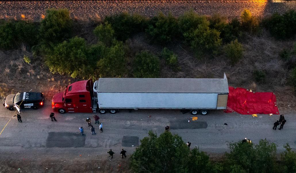 Texas instalará puntos de revisión de camiones tras tragedia de migrantes