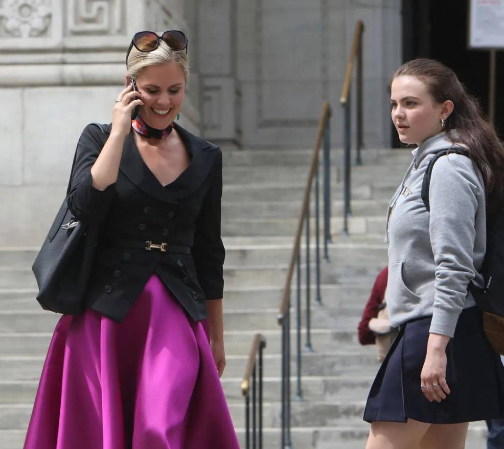 En un ensayo publicado en el boletín feminista de Lena Dunham, Lenny Letter, Knoll reveló que la experiencia de violación en grupo de Ani se inspiró en el propio ataque que Knoll sufrió cuando asistió a una escuela privada en su adolescencia.