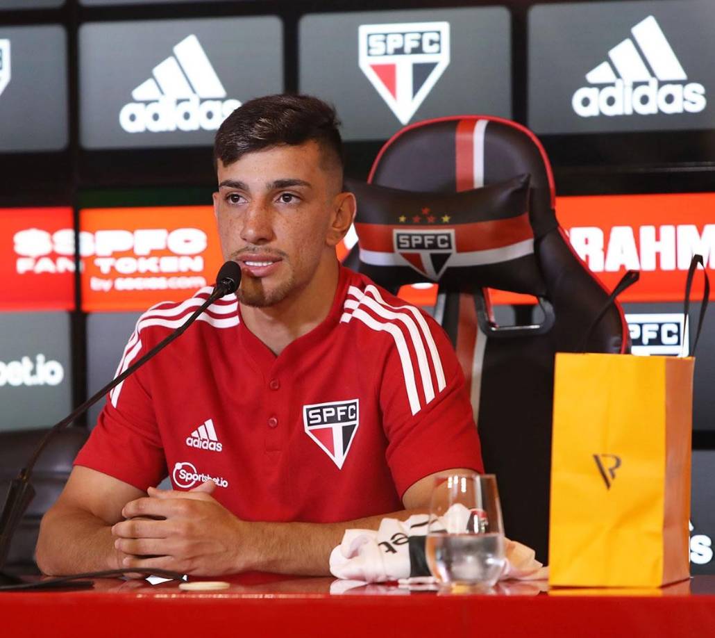 De acuerdo al informe, Pedrinho la maldijo y la insultó diciéndole que “no era buena y que era una puta como sus amigas, una basura y que tenía que prostituirse”. 