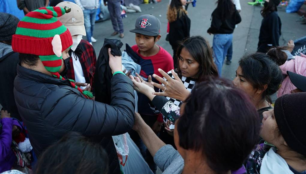 “Extrañamos mucho a nuestras familias”: Migrantes hondureños pasan la Navidad en albergues mexicanos