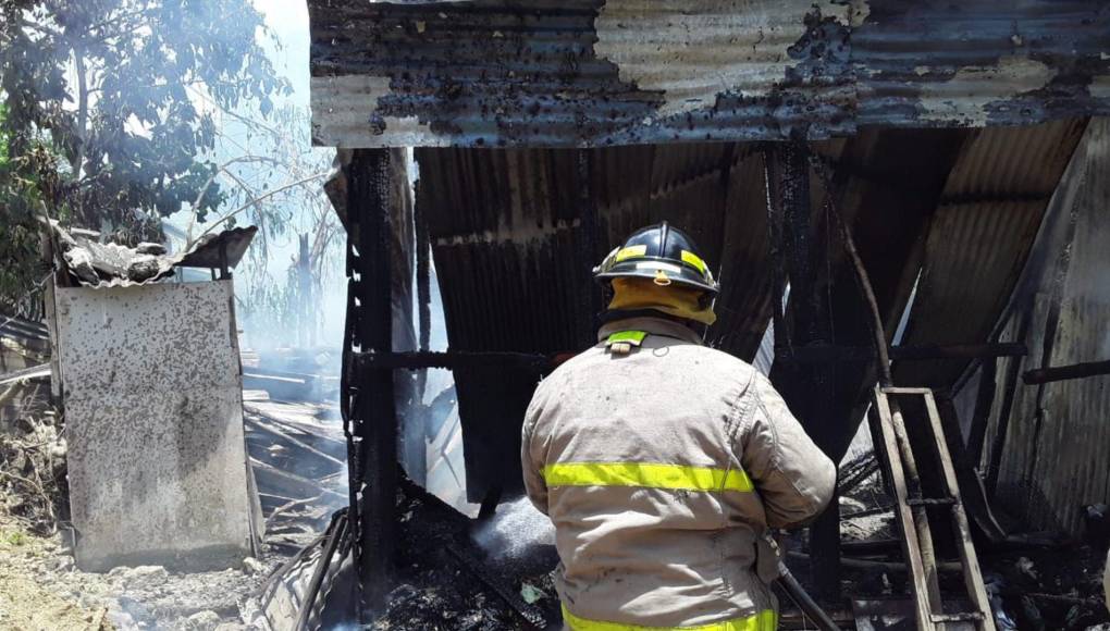 Hermanitas de dos y cuatro años mueren tras incendio en casa de zinc