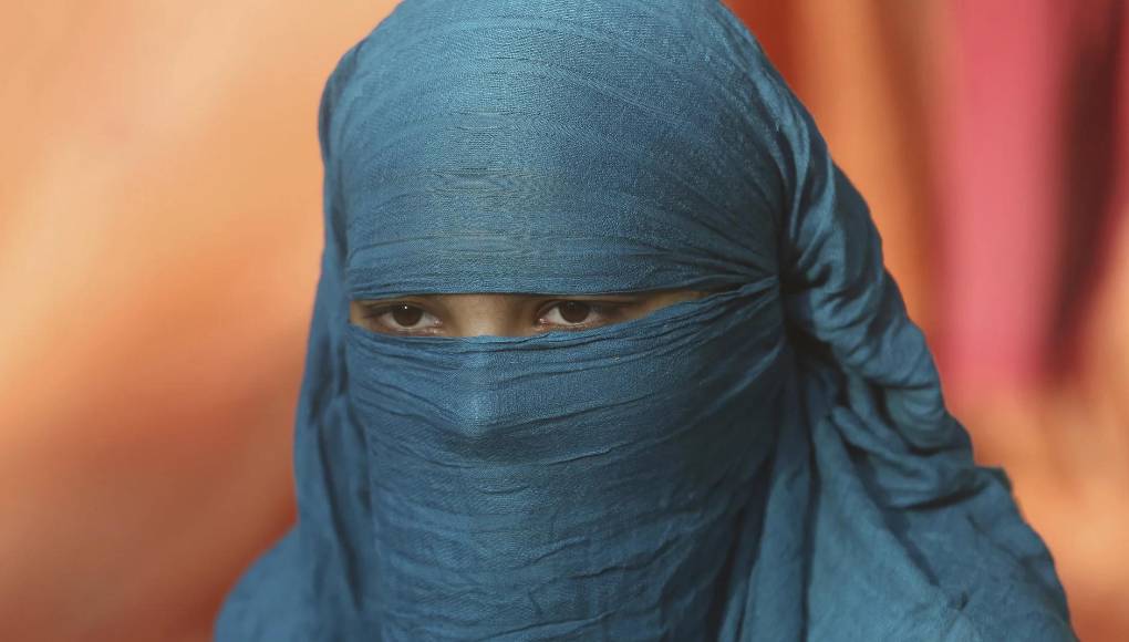 Aniqa y su hija Narjis han visto ya el film, un momento que Gómez reconoce fue “muy emocionante”. Tras su paso por Hot Docs, las directoras esperan que “Flying Hands” vaya a festivales en Asia.