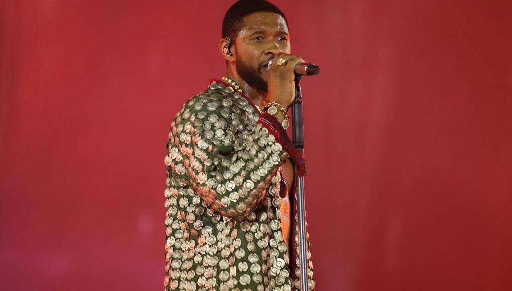 El cantante nacido en Dallas, Texas hace 45 años ha vendido más de 80 millones de discos a lo largo de su carrera, presume nueve sencillos número colocados en el número uno, además de sus ocho galardones en los American Music Awards, es el quinto artista más premiado en los Billboard Music Awards, con 18.