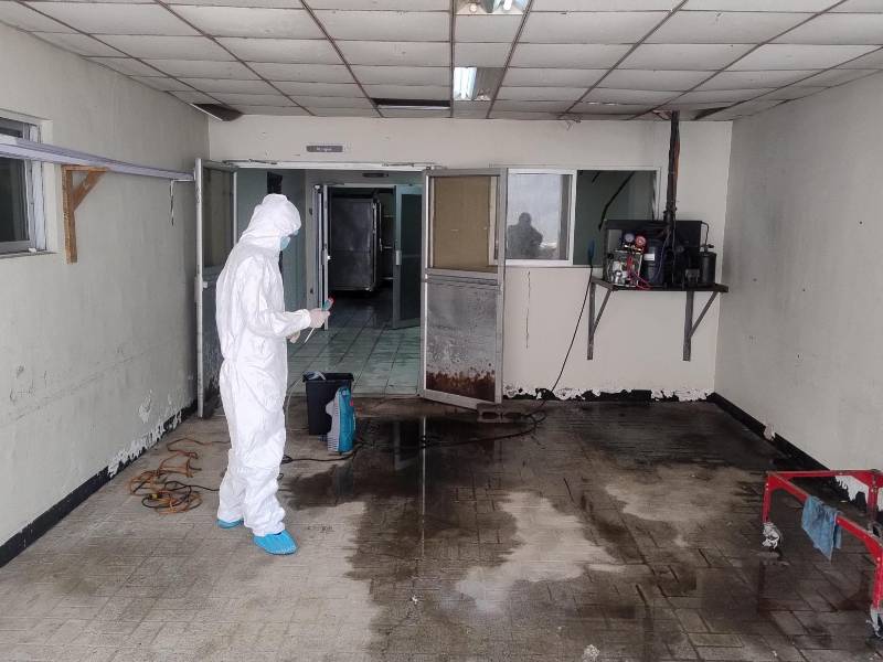 La morgue del Hospital Atlántida no reune las condiciones para almacenar cadáveres.