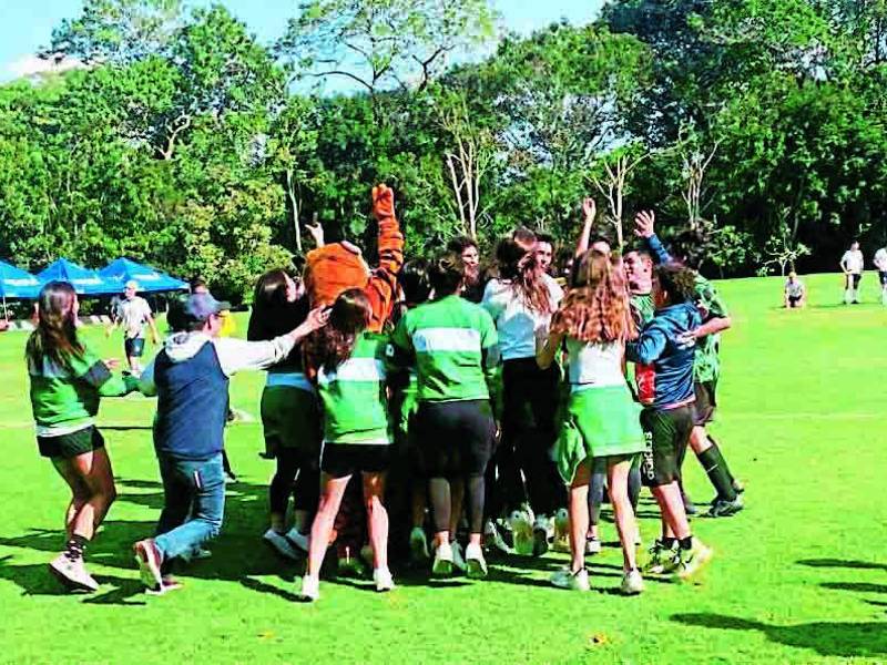 Los Tigres de la American Nicaraguan School festejaron a lo grande su pase a semifinales.