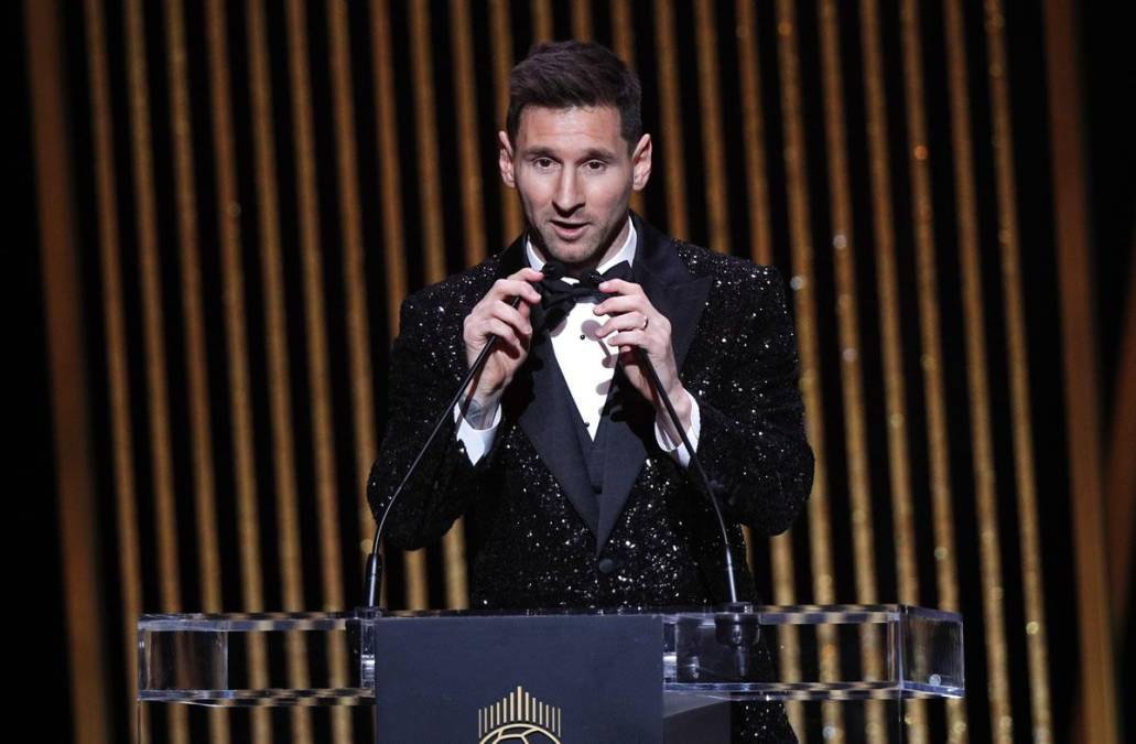 Messi dio un emotivo discurso en la Gala tras recibir su Balón de Oro 2021 y pidió a la revista France Football darle un premio a Robert Lewandowski. “Te mereces tu Balón de Oro del año pasado”, dijo el argentino. Gran gesto.