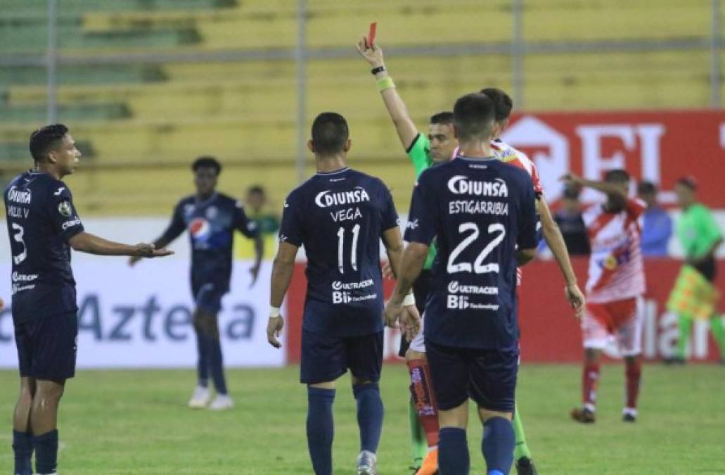 El lateral izquierdo Emilio Izaguirre fue expulsado en la victoria de Motagua sobre el Vida en Comayagua.