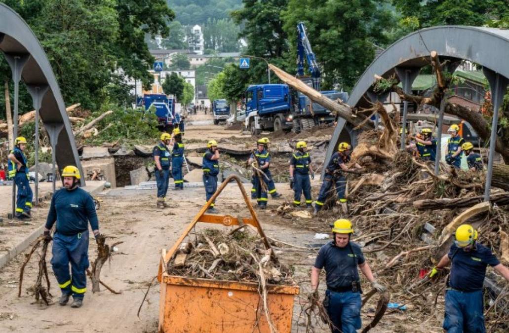 Según científicos, las lluvias que desencadenan en catastróficas inundaciones se ven agravados por el cambio climático dado que una atmósfera más caliente retiene más agua e incrementa el riesgo y la intensidad de las precipitaciones extremas.