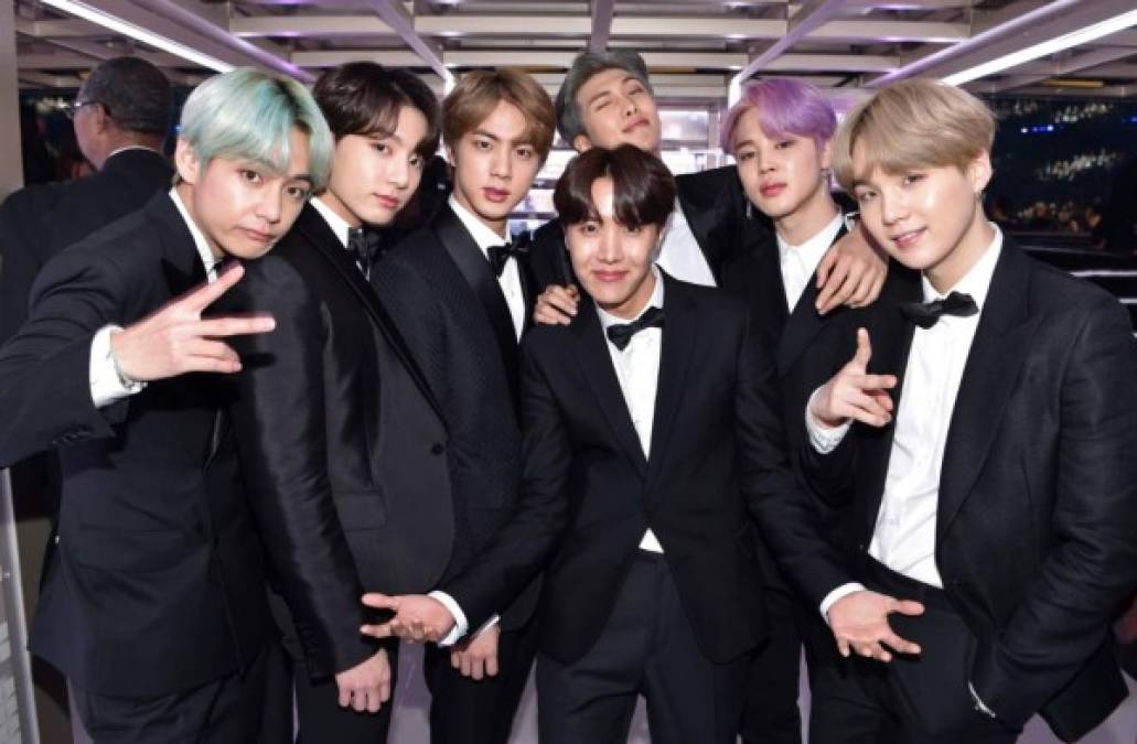 BTS<br/><br/>La banda coreana ha tomado relevancia en los últimos años en plataformas como Twitter. En esta red social se ha posicionado como Trending Topic en diversas ocasiones porque sus fans, conocidos como 'ARMY', no paran de mencionarlos en sus publicaciones.<br/><br/>El grupo ganó el primer lugar en la lista Billboard en tres álbumes diferentes el mismo año y rompió récord de vistas en el video de la canción Boy With Luv: 75 millones en sus primeras 24 horas. <br/><br/>Su aplicación para la tienda de Apple ha sido el número uno en descargas en diferentes países.