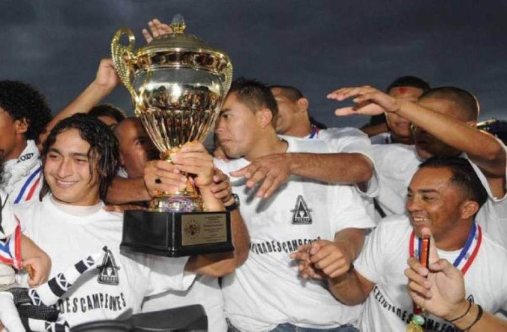 Brujas FC: Fue Campeón en Costa Rica en el 2009 y desapareció en el 2011.