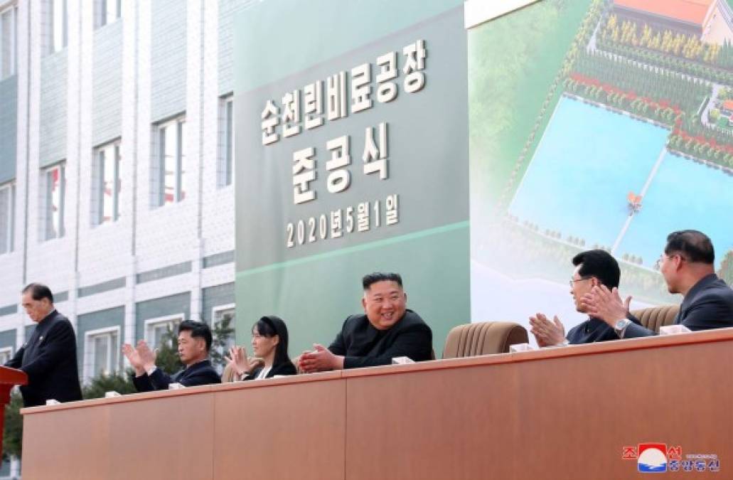 Los medios de comunicación oficiales de Corea del Norte publicaron este sábado fotografías del dirigente Kim Jong Un.