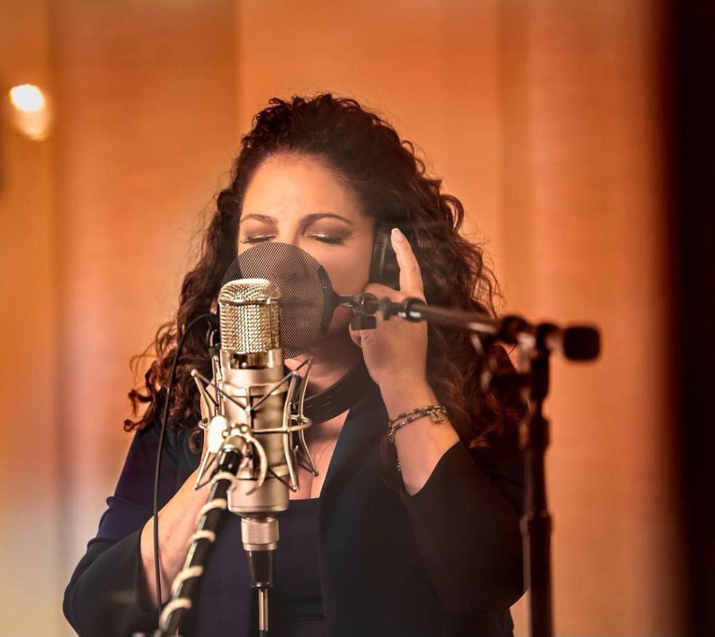 La cantautora, actriz, compositora, productora y empresaria Gloria Estefan.