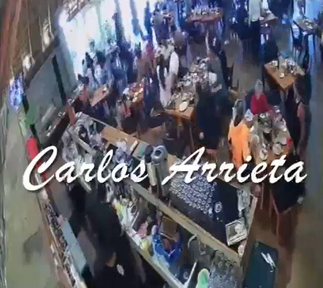 Un grupo de hombres armados ingresó al restaurante El Gran Tariacuri y amagó a los clientes con armas del alto calibre. 