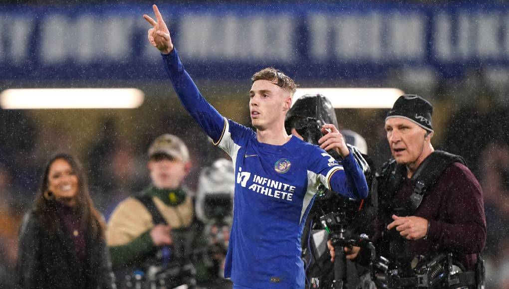 El 7 de octubre, Palmer marcó su primer gol para el Chelsea, desde el punto de penalti, y también proporcionó la asistencia para el gol de Nicolas Jackson en una victoria por 4-1 fuera de casa sobre el Burnley.