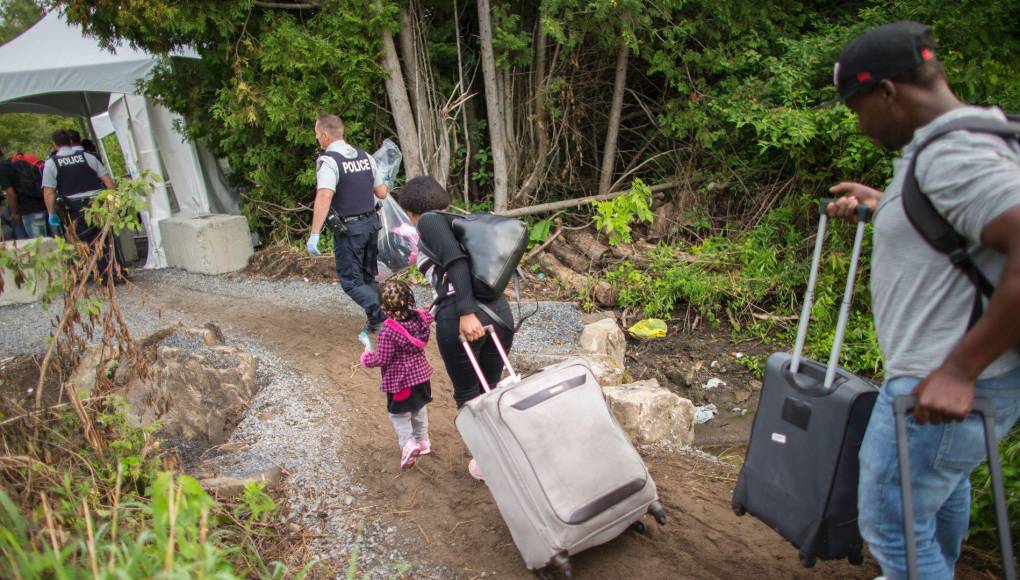 Hallan a cuatro personas muertas en ruta migrante cerca de frontera EEUU-Canadá