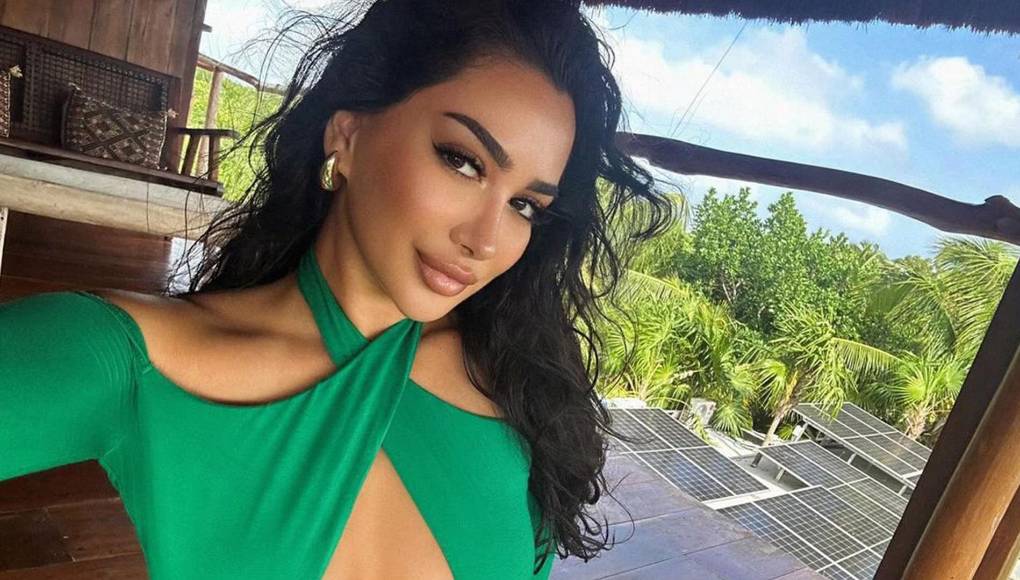 Es amante de los destinos veraniegos, ya que viaja a cualquier cantidad de playas y paraísos isleños alrededor del mundo. 