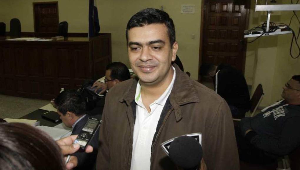 Urbina Soto: Sí, yo veo. Devis Leonel Rivera: el... que mandó el señor, pues... Urbina Soto: Ah, bueno. Devis Leonel Rivera:...él es... él es el que va a quedar en garantía aquí. Urbina Soto: En Puerto Heneco. Devis Leonel Rivera: Y él... y él queda en garantía y yo tengo otros muchachos allá. Urbina Soto: Está bueno. Devis Leonel Rivera: Sí. Urbina Soto: Sí, porque hay que traer bien el material.