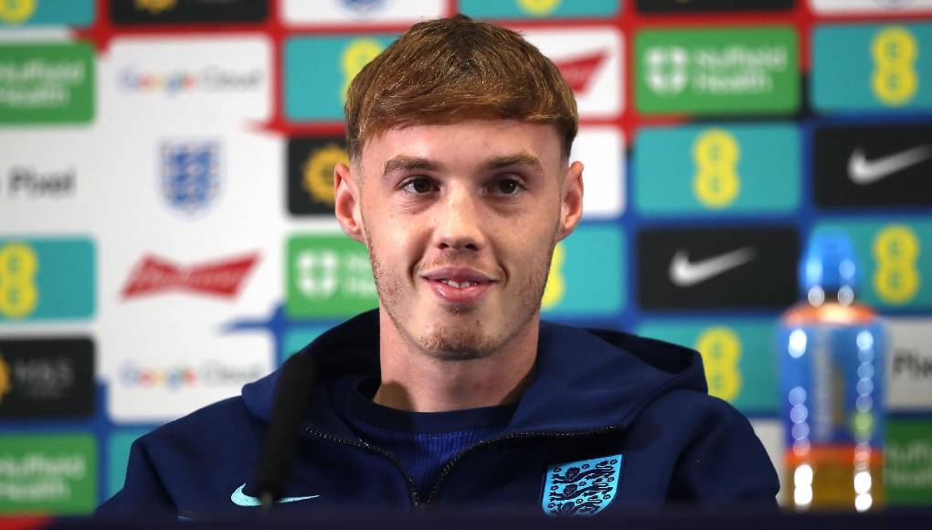 En una entrevista de enero de 2024, Palmer reveló que su intención era no abandonar nunca el Manchester City; sin embargo, el club se negó a cederlo en préstamo por un año, diciéndole “o te quedas o te vendemos”, lo que influyó en la salida de Palmer en busca de más minutos.