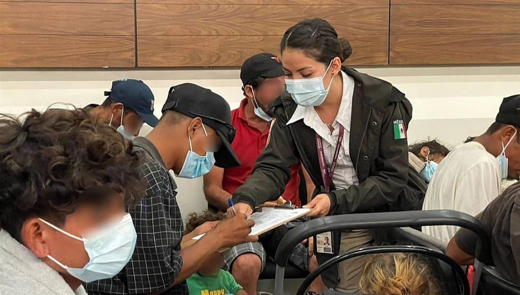Más de 800 migrantes de la caravana regularizan su situación en México