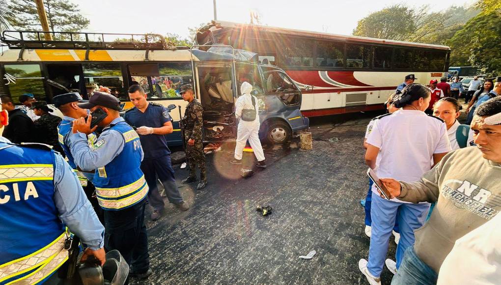 Uno de los autobuses regresaba de Agua Caliente, Ocotepeque, de dejar migrantes que van para Estados Unidos, mientras que el otro cubría la ruta entre Lepaera, departamento de Lempira, y Santa Rosa de Copán, según las versiones preliminares.