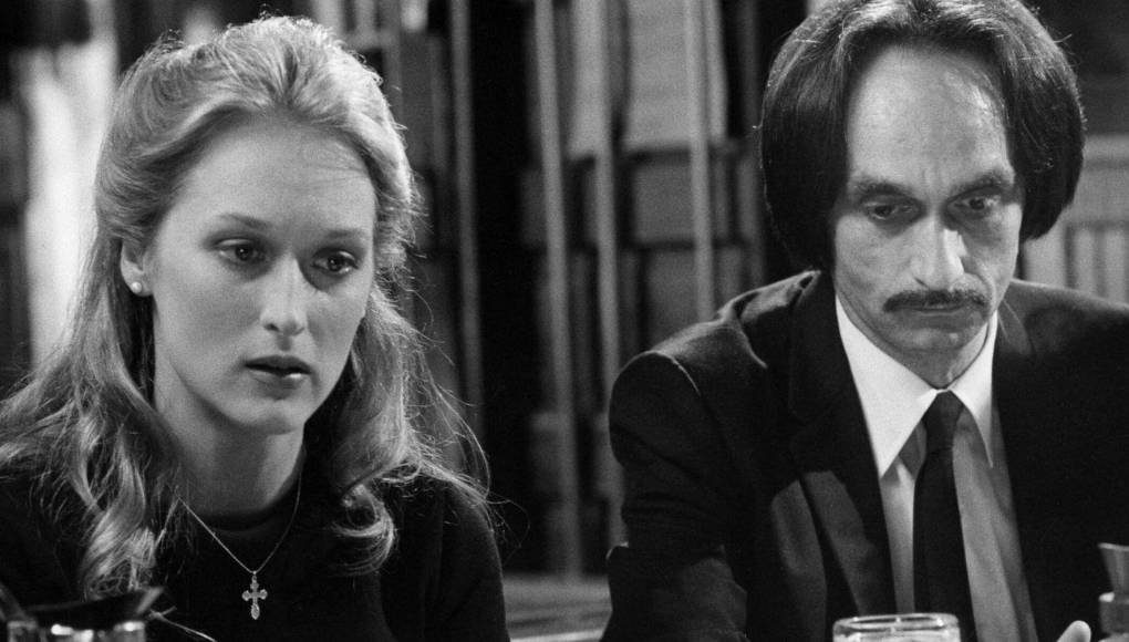 Precisamente fue al hablar de esa película, dirigida por Michael Cimino, el único momento en el que a la actriz se le quebró la voz al recordar al “maravilloso” John Cazale, su pareja de entonces y que falleció poco después de finalizar el rodaje. Fue el momento más emotivo de una charla llena de anécdotas divertidas.