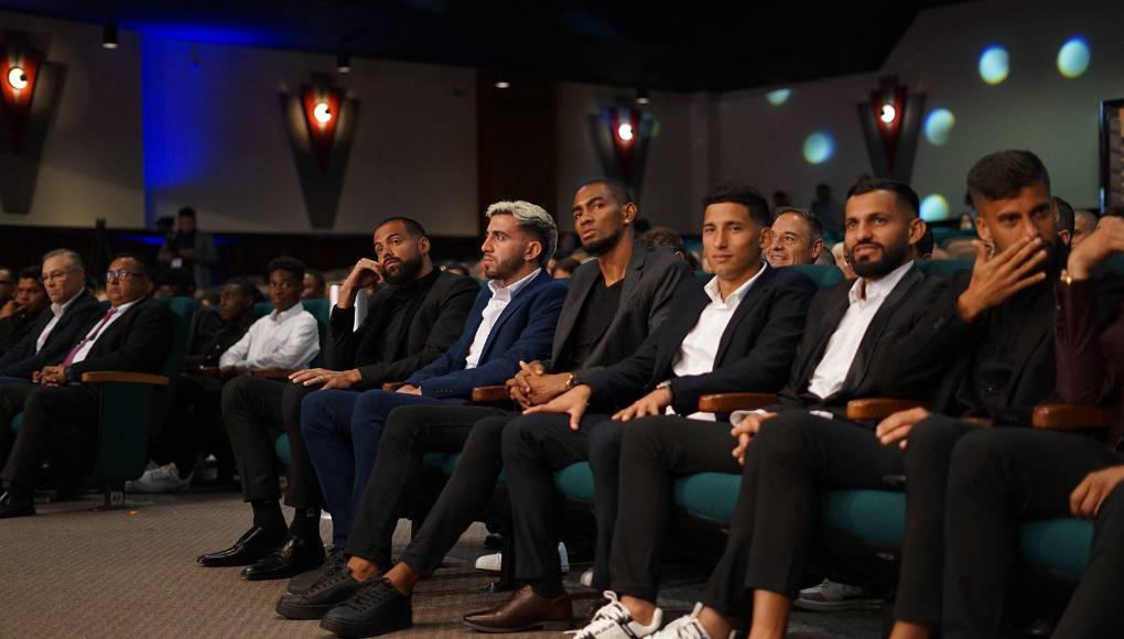Varias figuras de la Liga Nacional de Honduras se hicieron presentes al evento para recibir sus premios por su destacada participación en el torneo Apertura y Clausura 2022-23. 